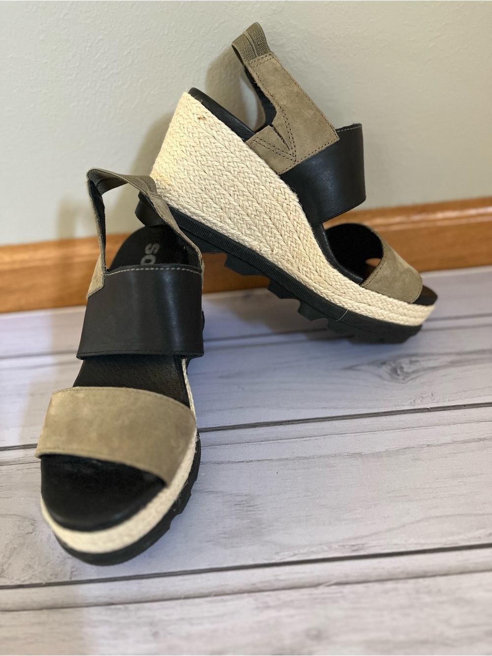 Women’s Sorel Joanie ll sling back jute wedge slip on sandal black tan color 7.5
